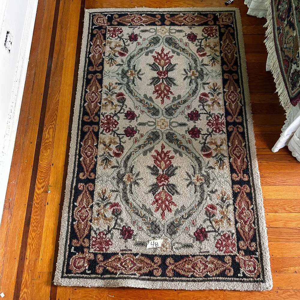 Traditional Hand-Hooked Floral Oriental Accent Rug